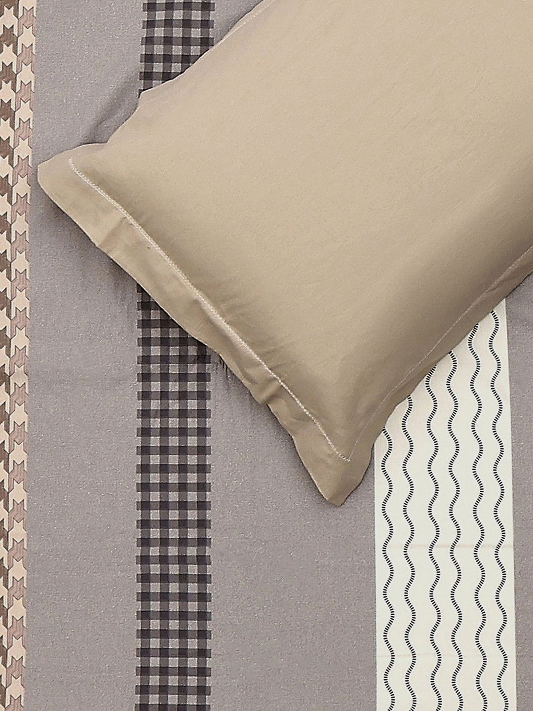 210 TC Cotton Double Bed 1 Bedsheet with 2 Pillow Covers (Ramona)