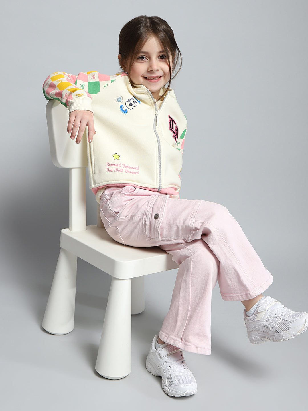 Girls Off White Printed Round Neck Full Sleeve Sweatshirt