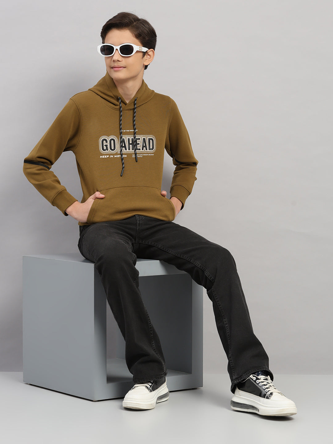 Boys Olive Printed Round Neck Full Sleeve Sweatshirt