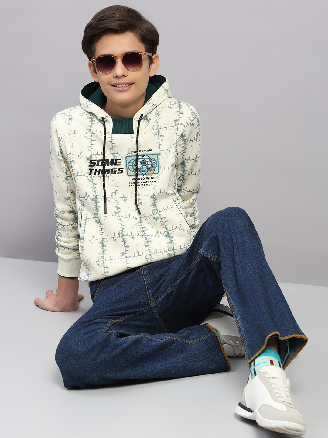 Boys Cream Printed Round Neck Full Sleeve Sweatshirt