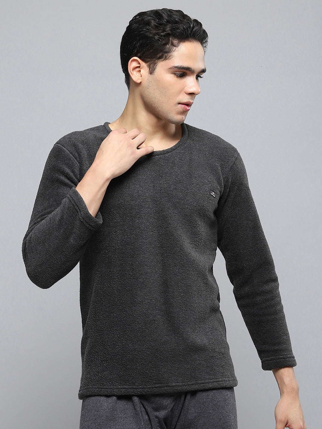 Men Black Solid Round Neck Full Sleeve Thermal Vest