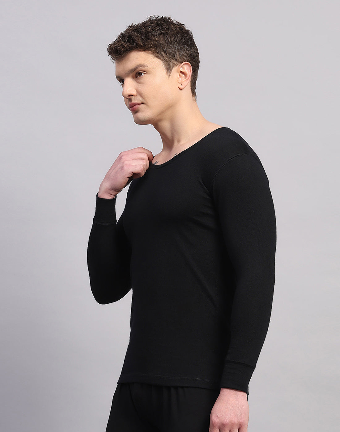 Men Black Solid Round Neck Full Sleeve Thermal Vest