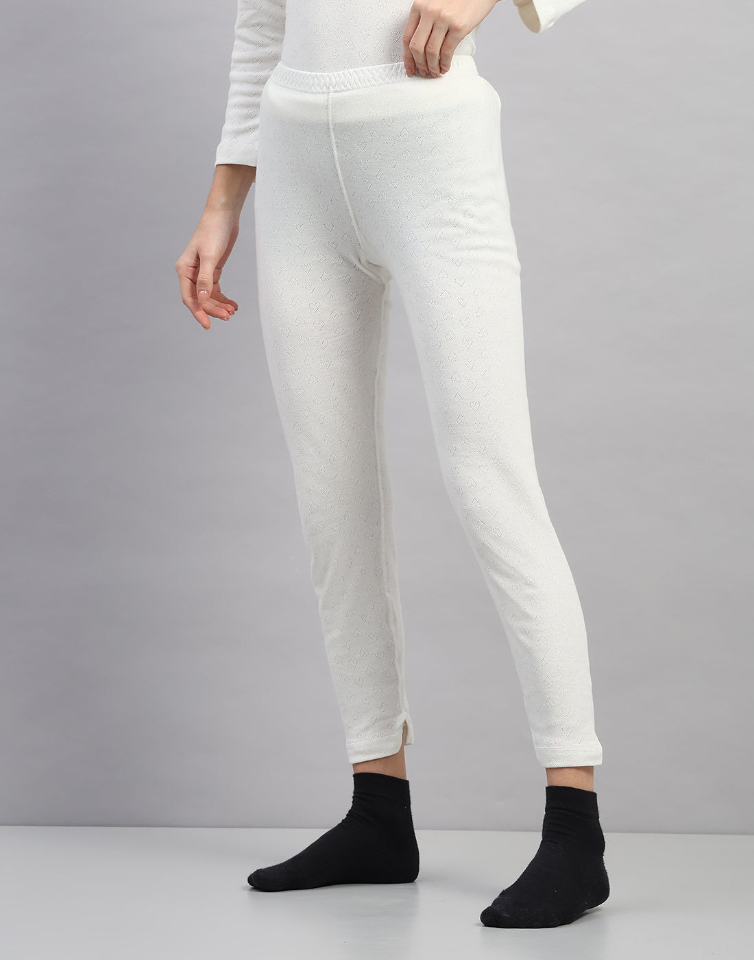 Women Off White Solid Regular Fit Thermal Lower