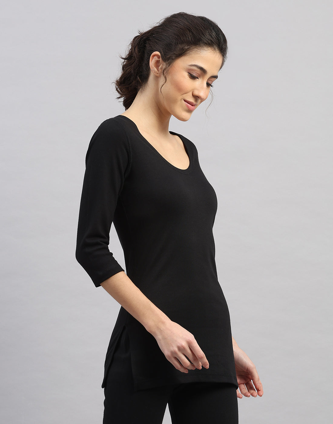 Women Black Solid Round Neck Sleeveless Thermal Vest