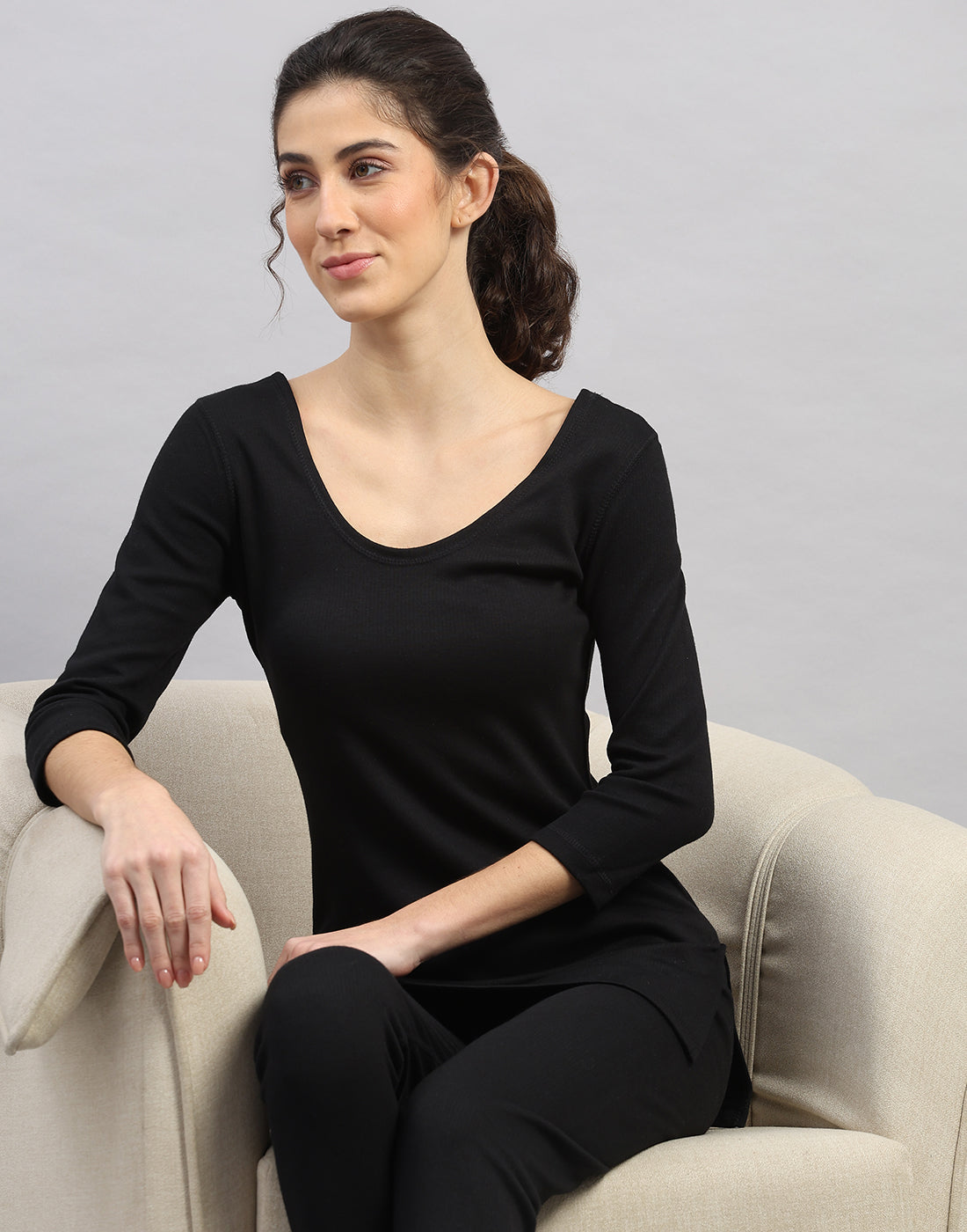 Women Black Solid Round Neck Sleeveless Thermal Vest