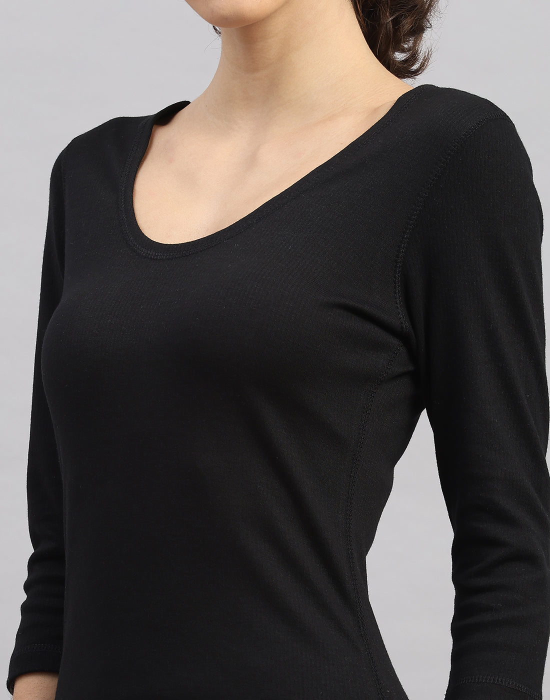 Women Black Solid Round Neck Sleeveless Thermal Vest