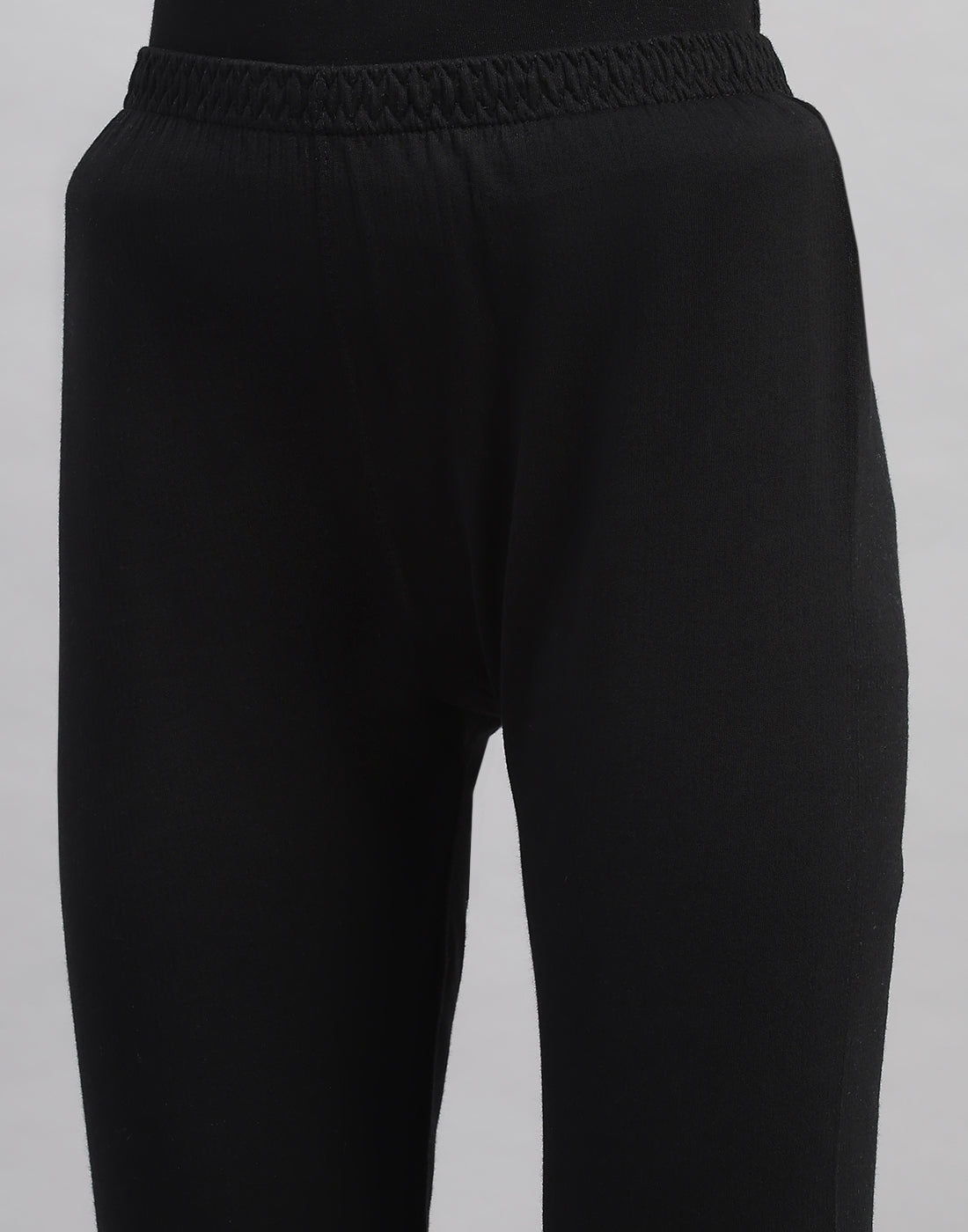 Women Black Solid Regular Fit Thermal Lower