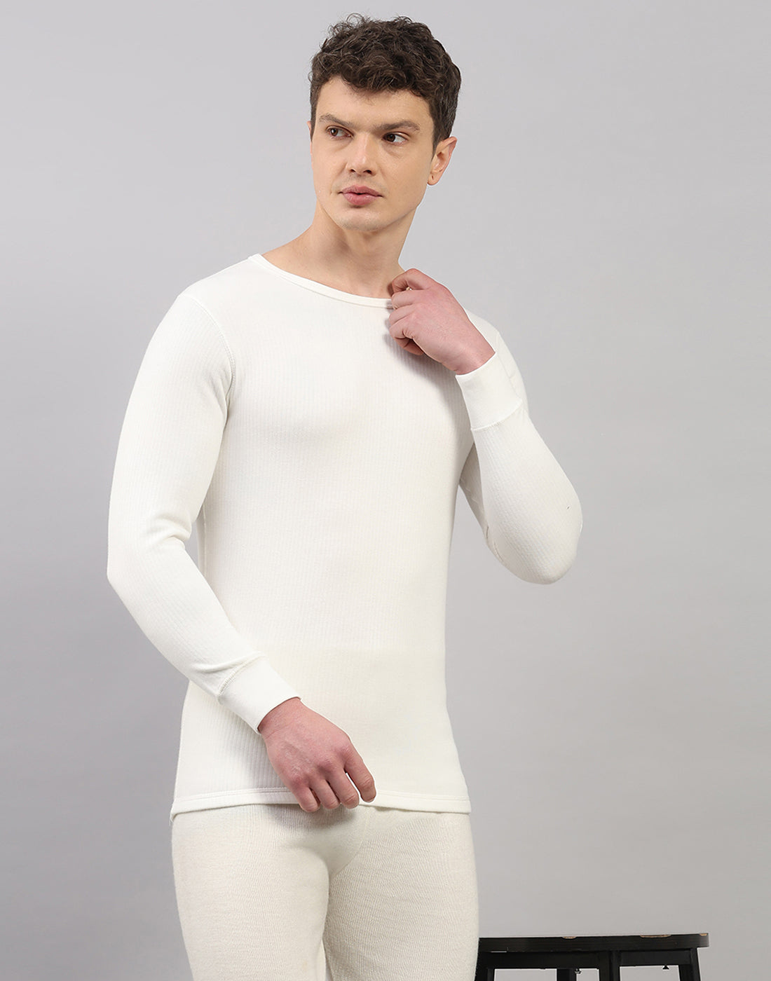 Men White Solid Round Neck Full Sleeve Thermal Vest