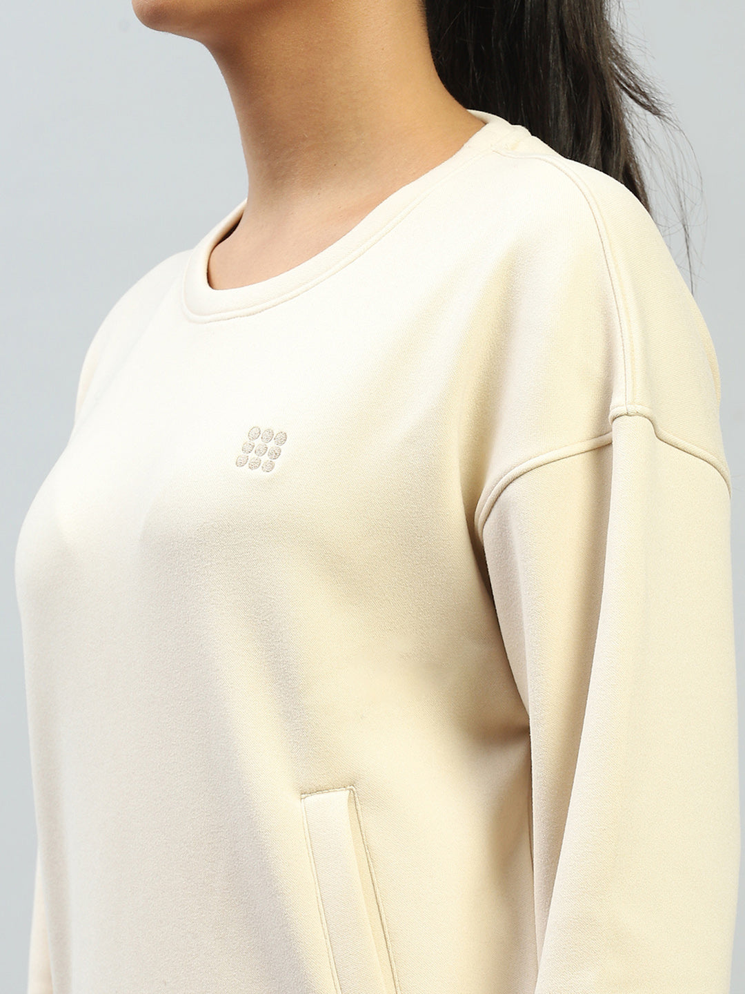 Women Cream Solid Round Neck Full Sleeve Sweatshirt