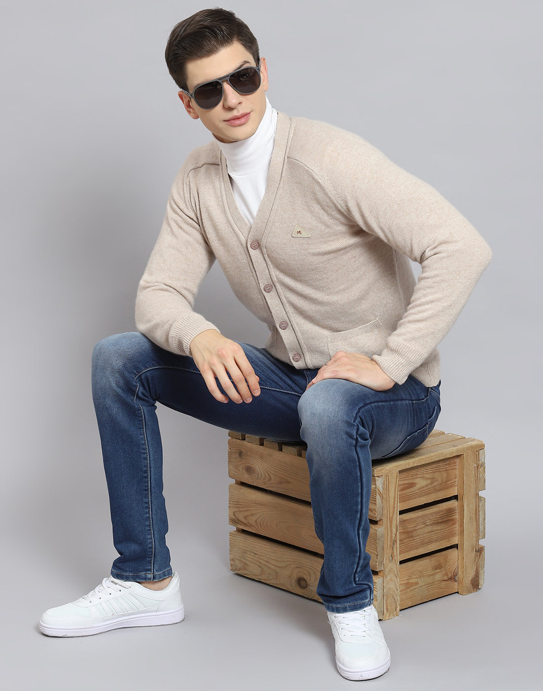 Men Beige Solid V Neck Full Sleeve Sweater
