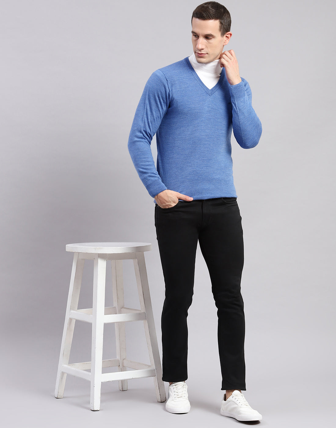 Men Blue Solid V Neck Full Sleeve Sweaters/Pullovers