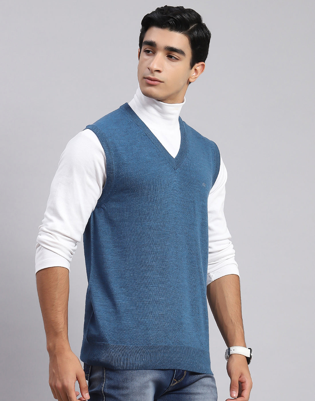 Men Blue Solid V Neck Sleeveless Sweaters/Pullovers