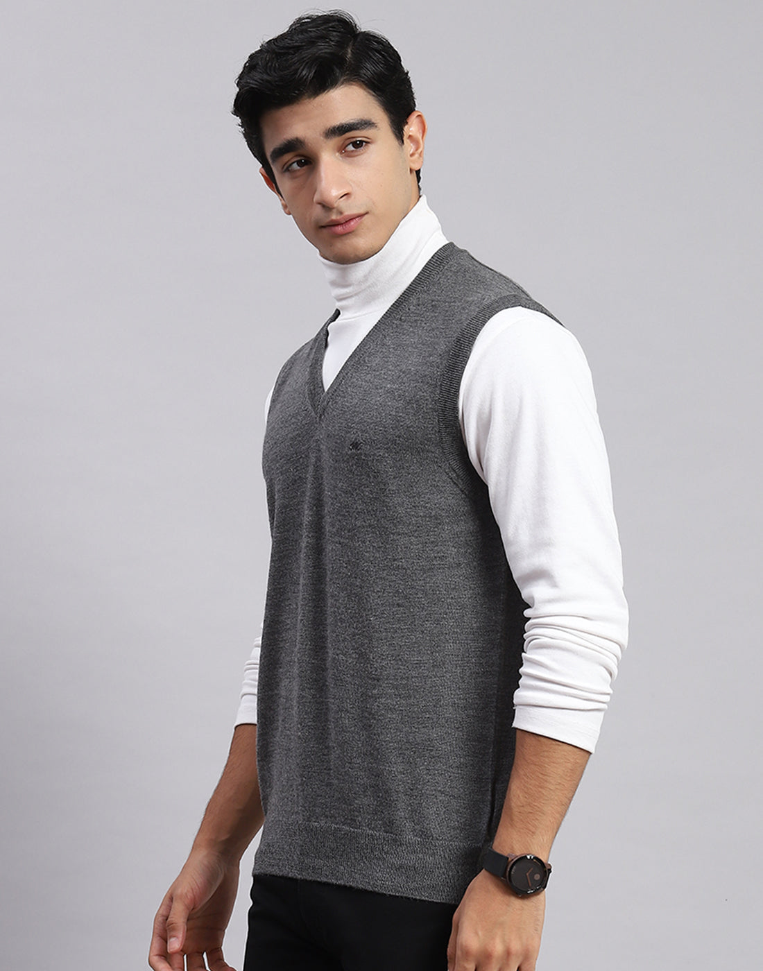 Men Grey Solid V Neck Sleeveless Sweaters/Pullovers