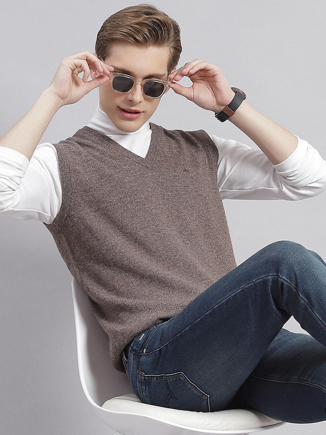 Men Brown Solid V Neck Sleeveless Sweaters/Pullovers
