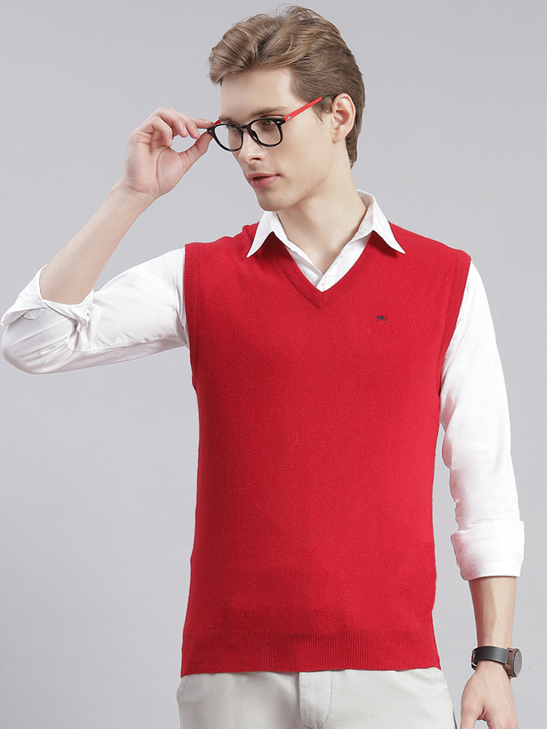 Men Red Solid V Neck Sleeveless Sweaters/Pullovers