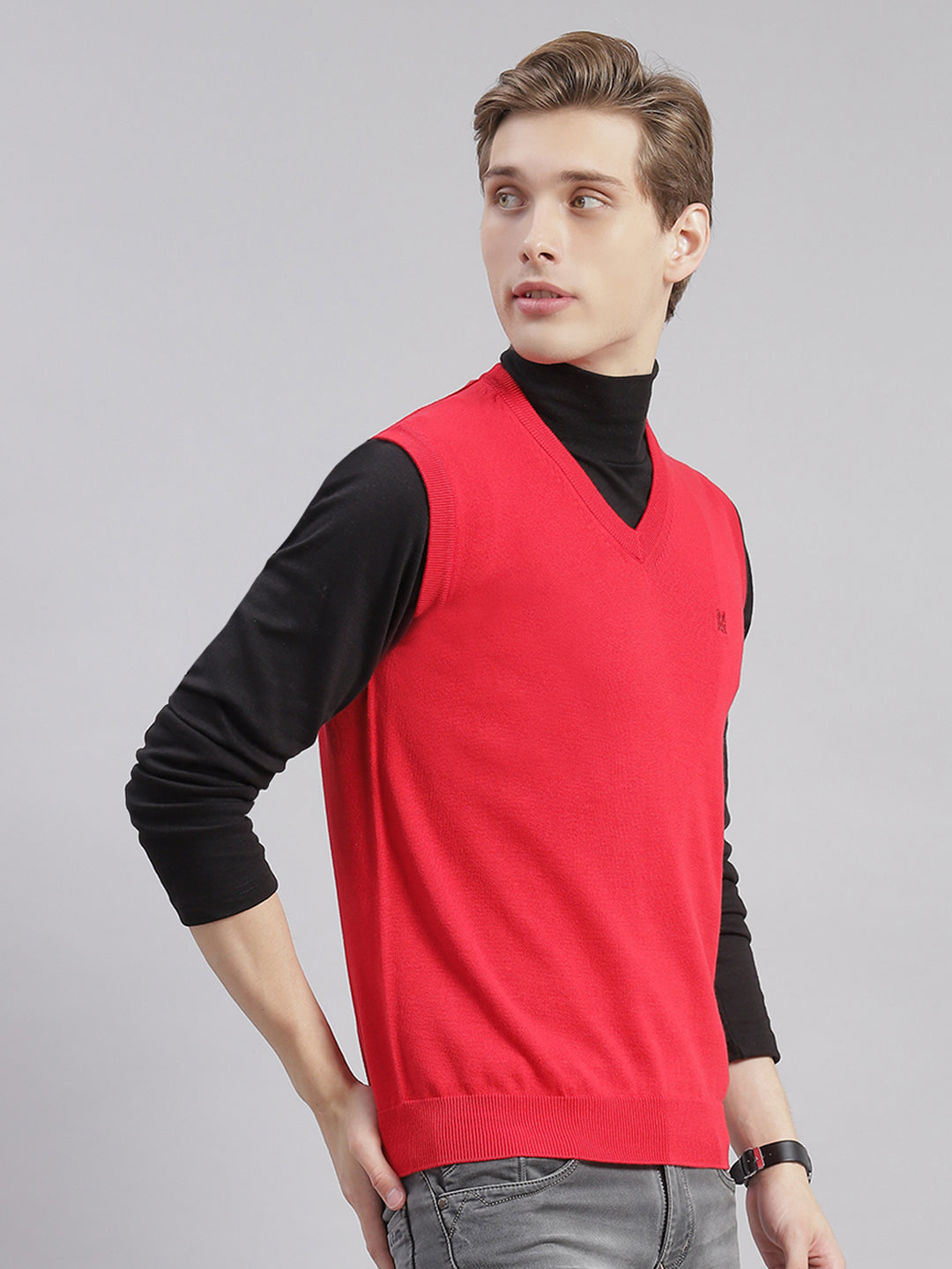 Men Red Solid V Neck Sleeveless Sweaters/Pullovers
