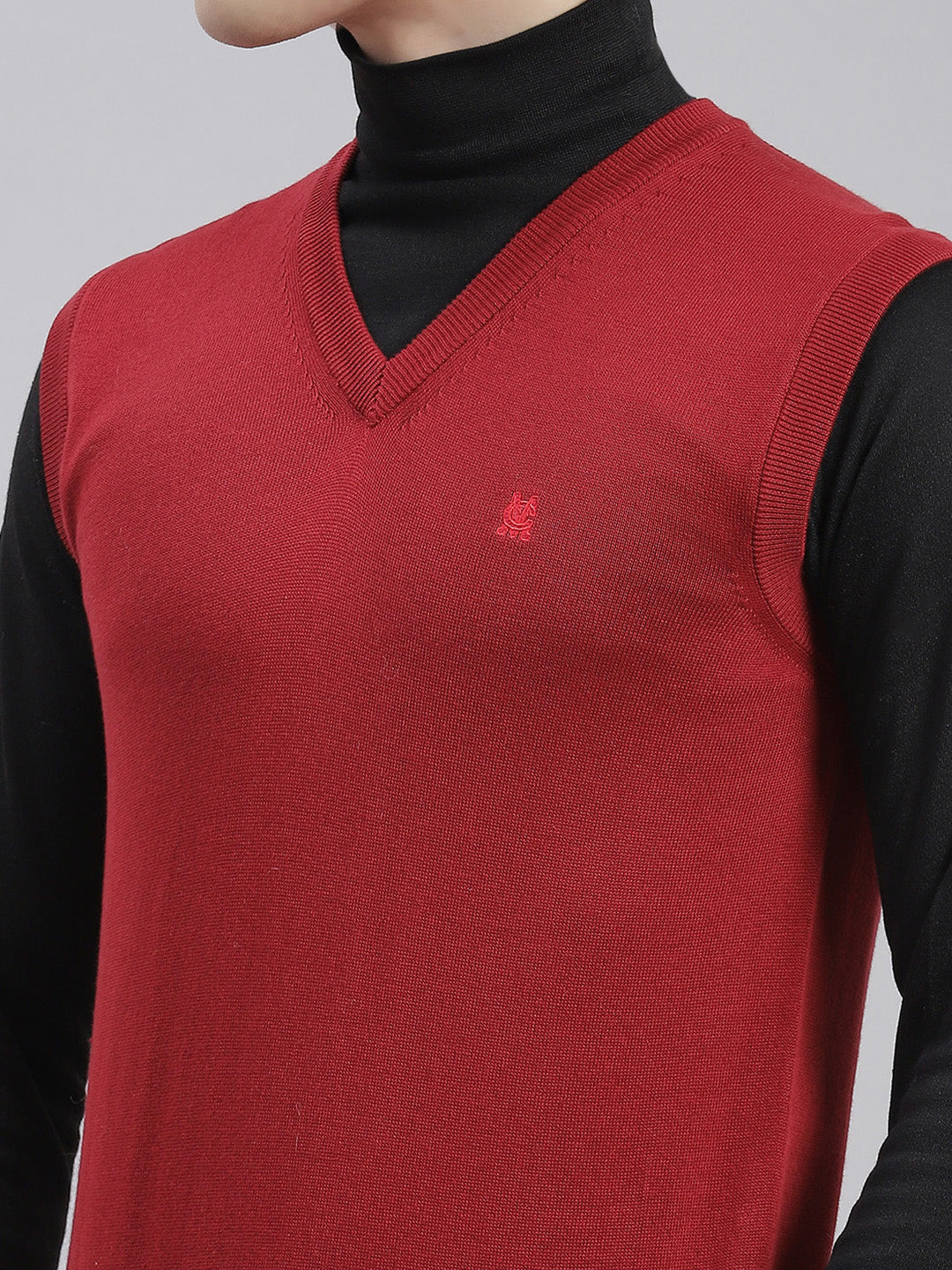 Men Maroon Solid V Neck Sleeveless Sweaters/Pullovers