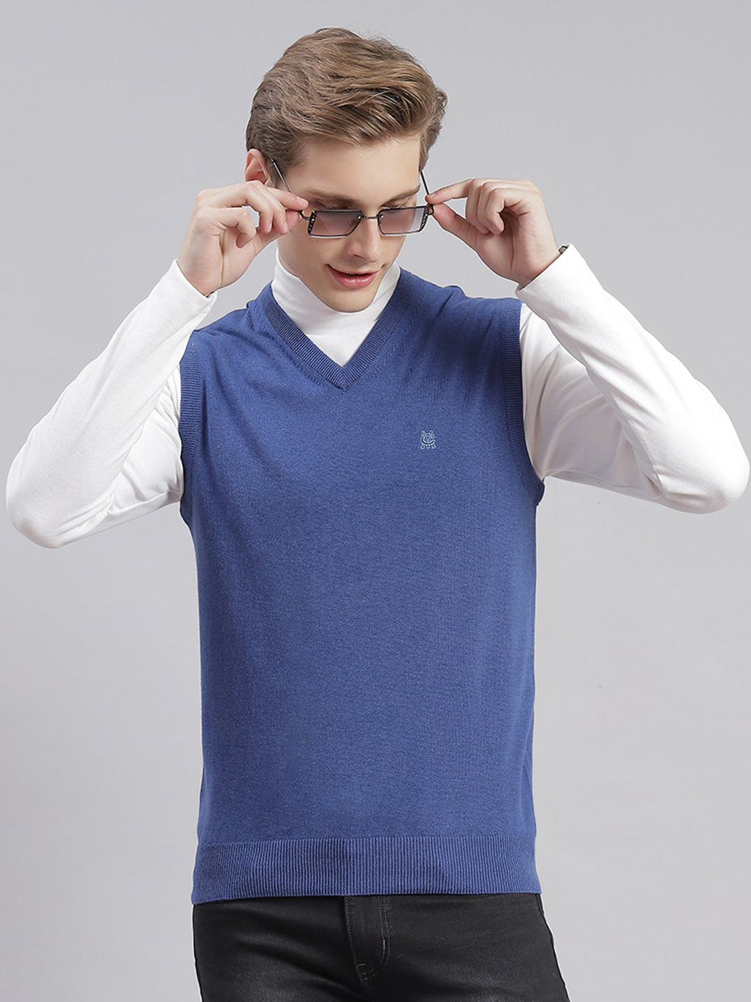 Men Blue Solid V Neck Sleeveless Sweaters/Pullovers
