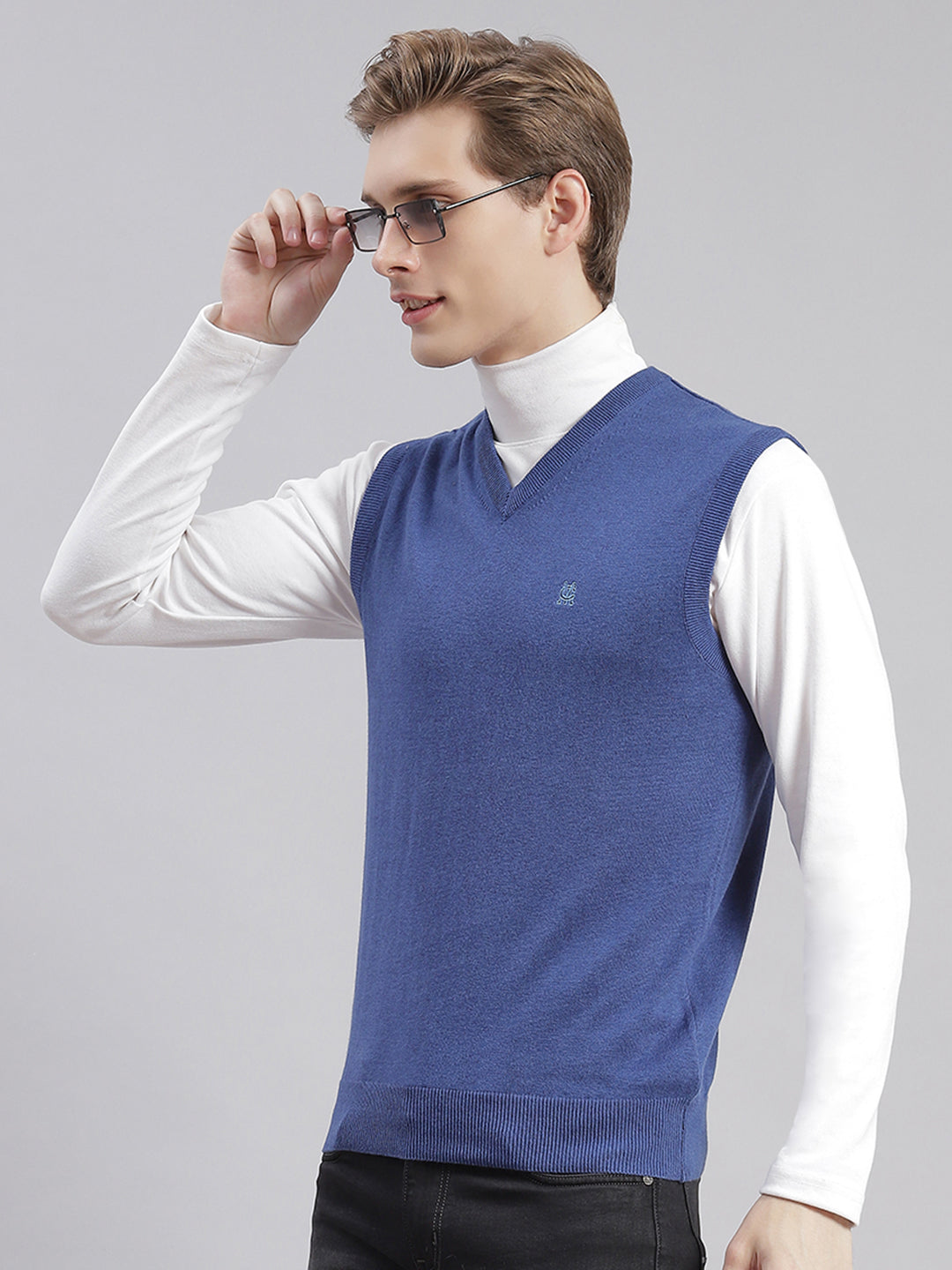 Men Blue Solid V Neck Sleeveless Sweaters/Pullovers