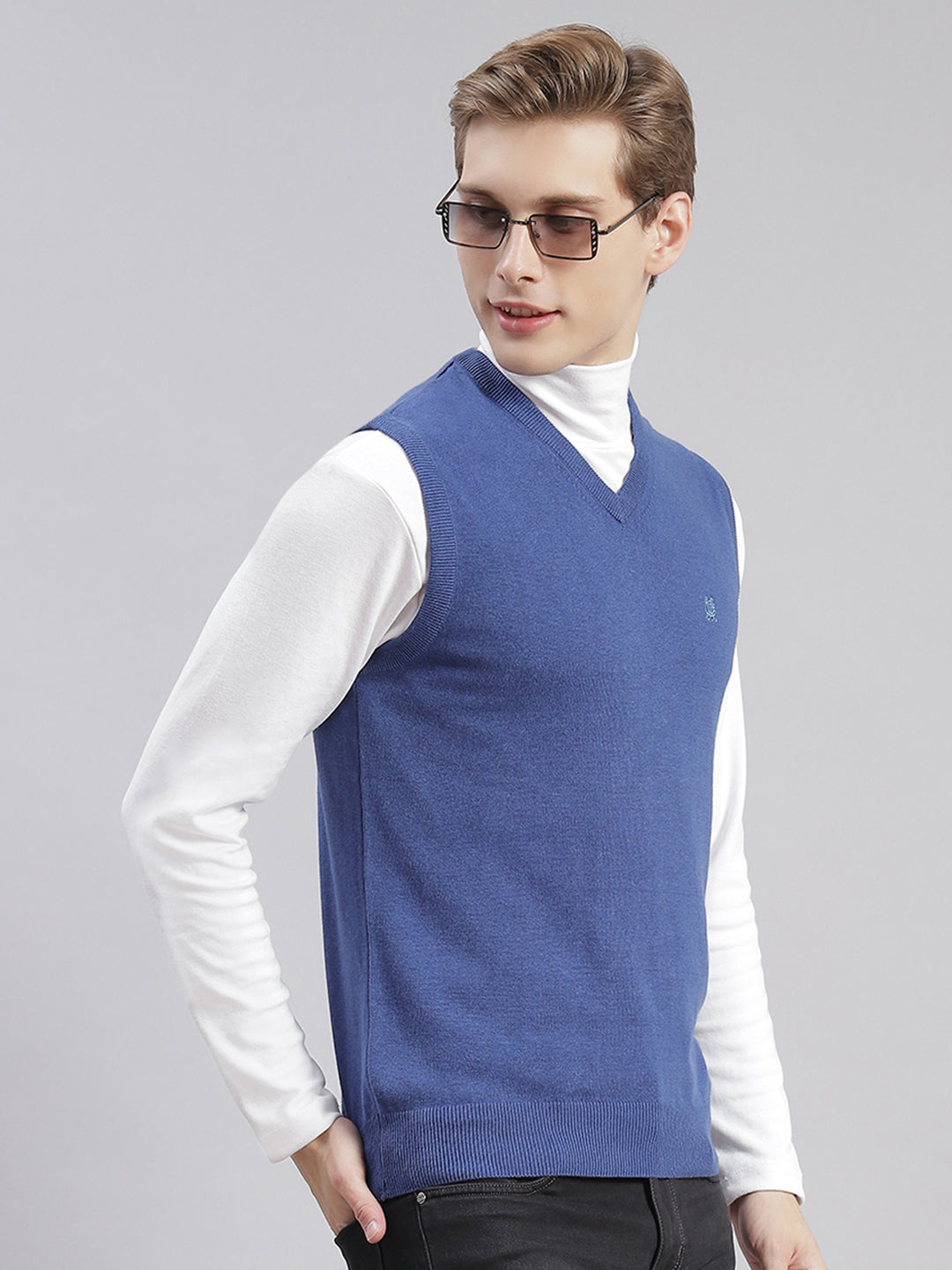 Men Blue Solid V Neck Sleeveless Sweaters/Pullovers