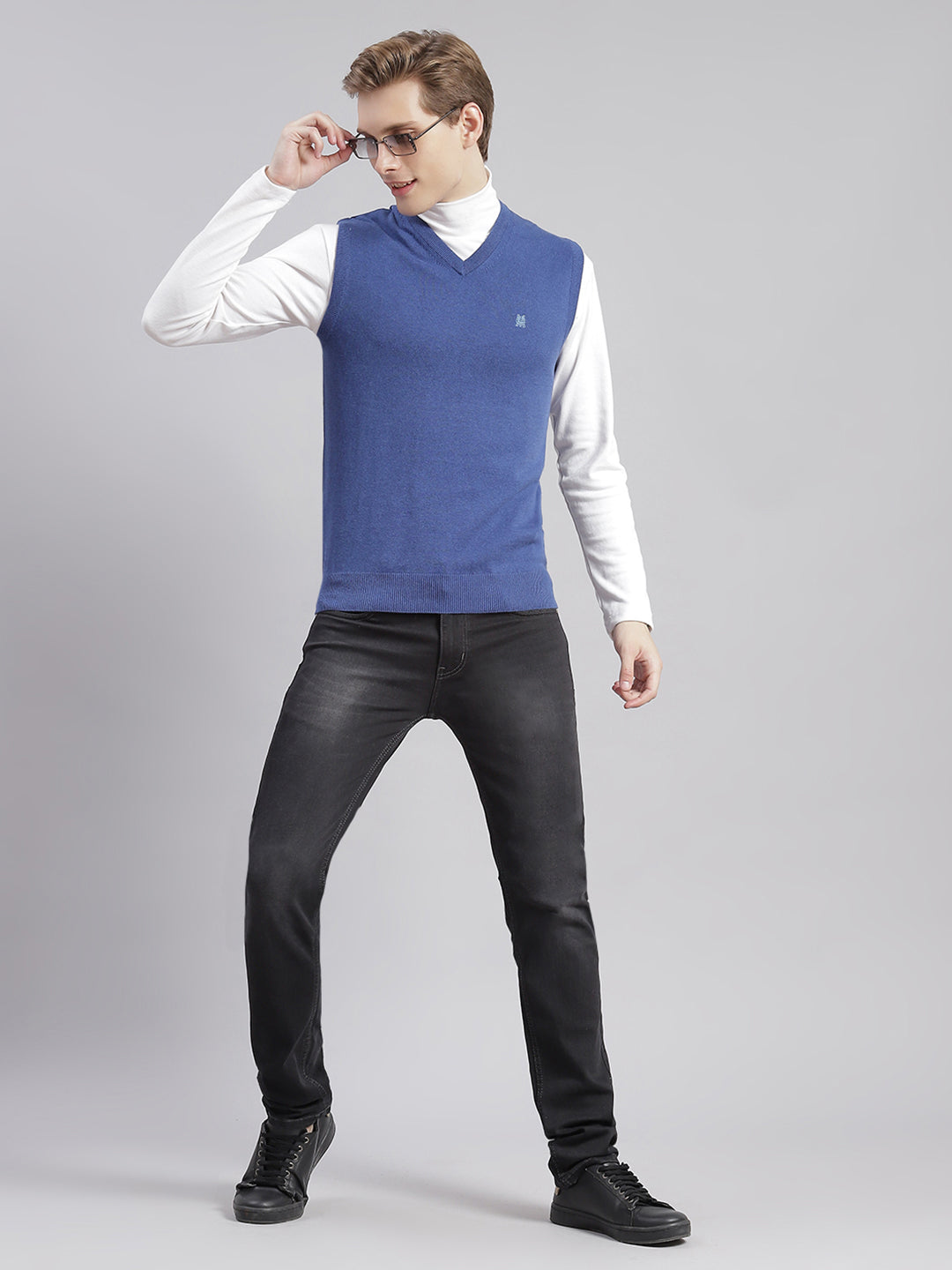Men Blue Solid V Neck Sleeveless Sweaters/Pullovers
