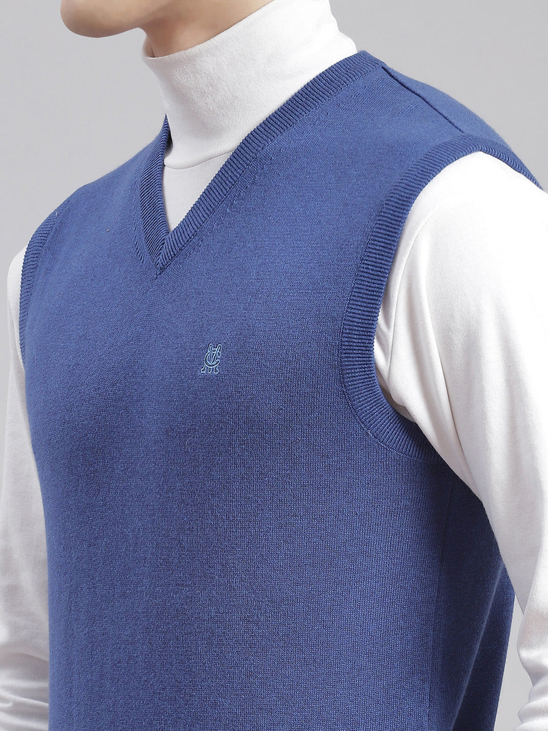 Men Blue Solid V Neck Sleeveless Sweaters/Pullovers