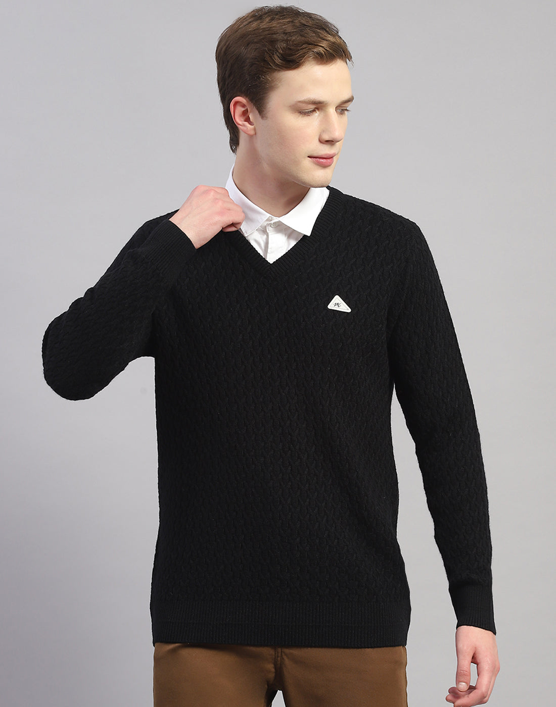 Men Black Solid V Neck Full Sleeve Pullover