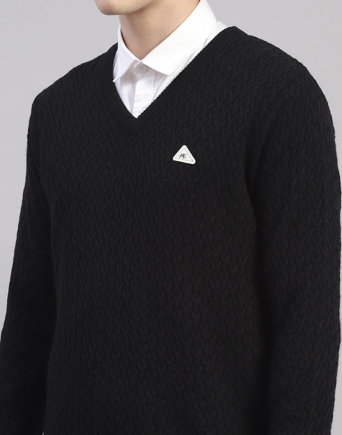 Men Black Solid V Neck Full Sleeve Pullover