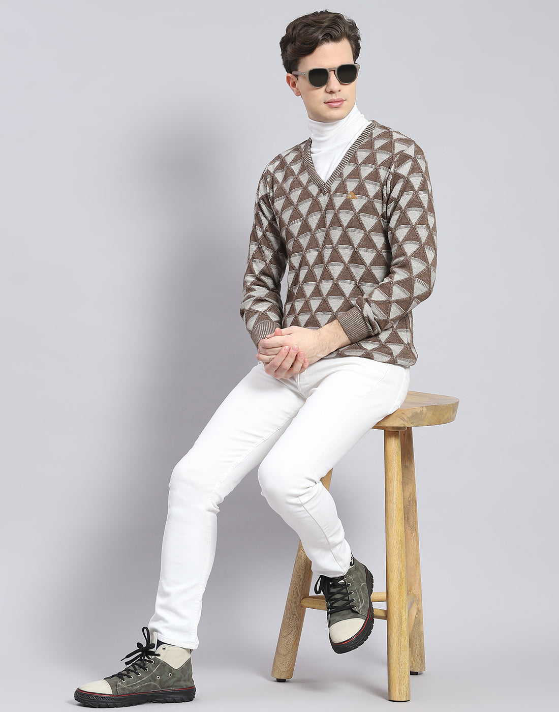 Men Brown Self Design V Neck Full Sleeve Pullover