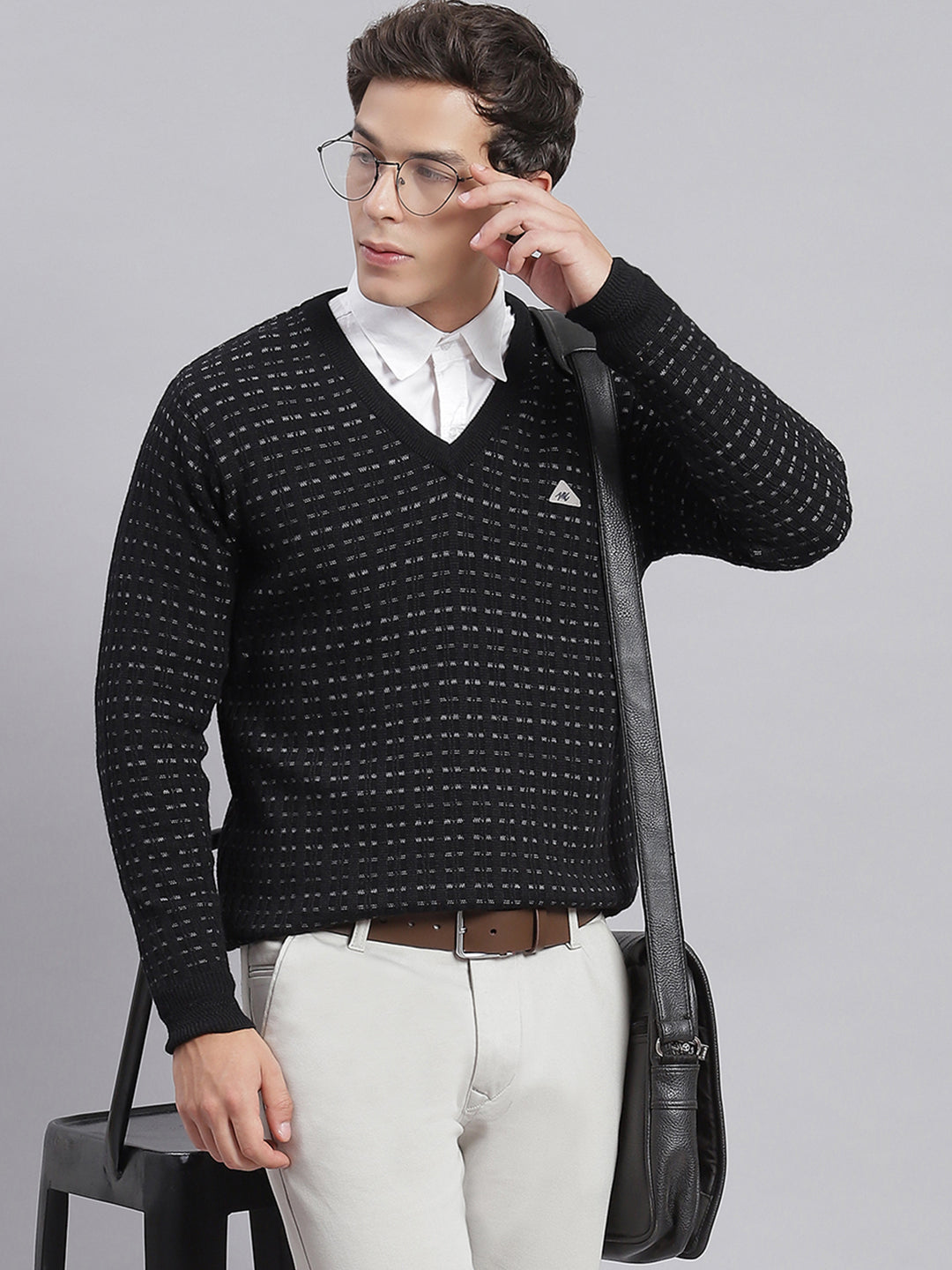 Men Black Self Design V Neck Full Sleeve Sweaters/Pullovers