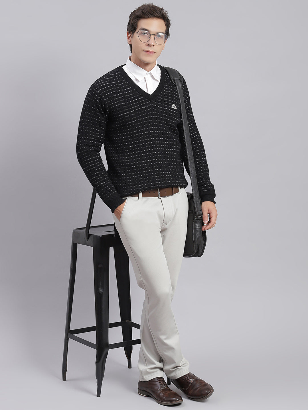 Men Black Self Design V Neck Full Sleeve Sweaters/Pullovers