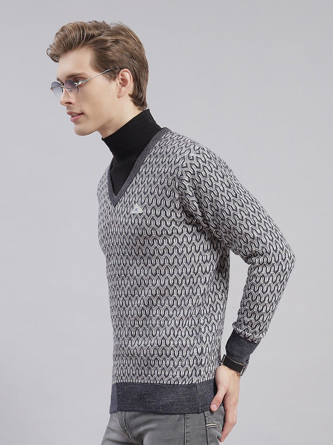 Men Grey Self Design V Neck Full Sleeve Sweaters/Pullovers