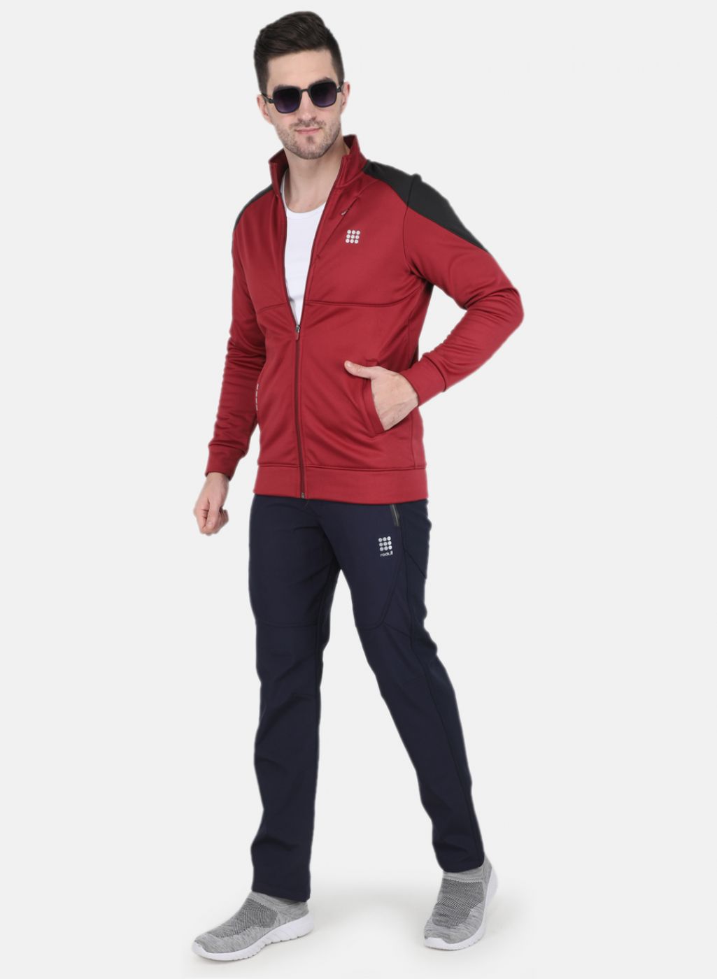 Men Maroon Solid Sweatshirt
