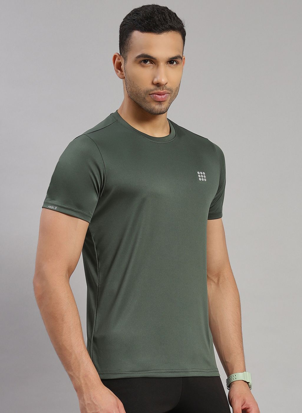 Men Olive Solid T-Shirt