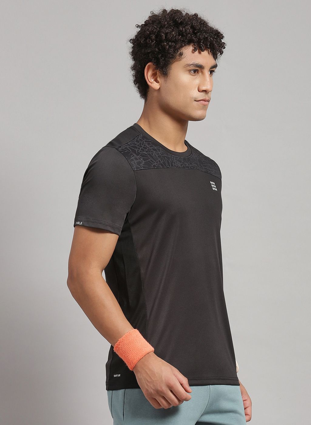 Men Black Solid T-Shirt