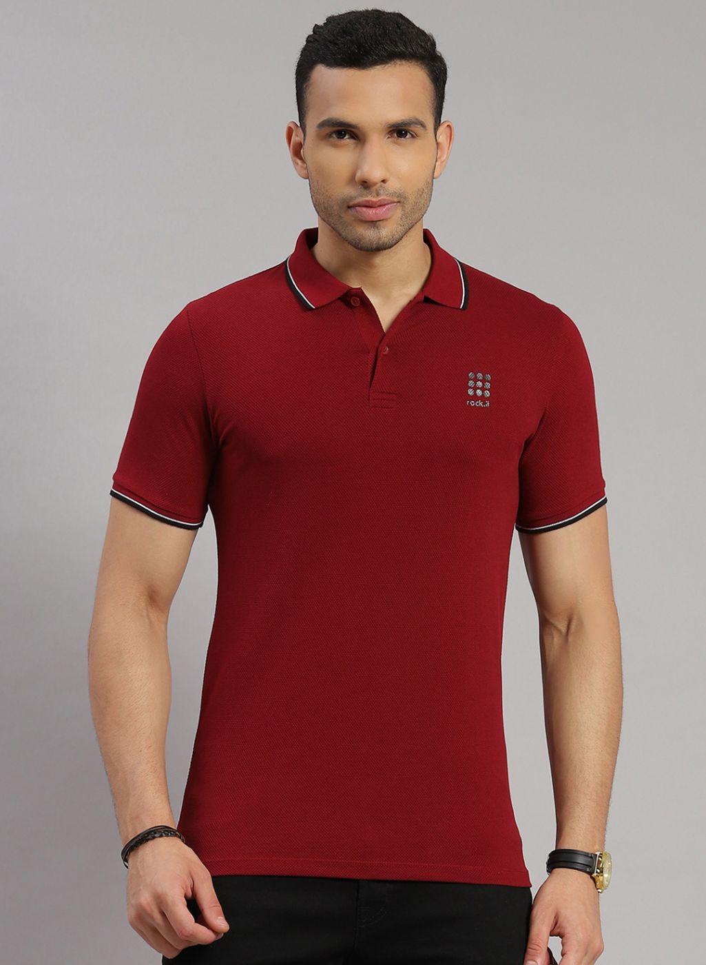 Men Maroon Solid T-Shirt