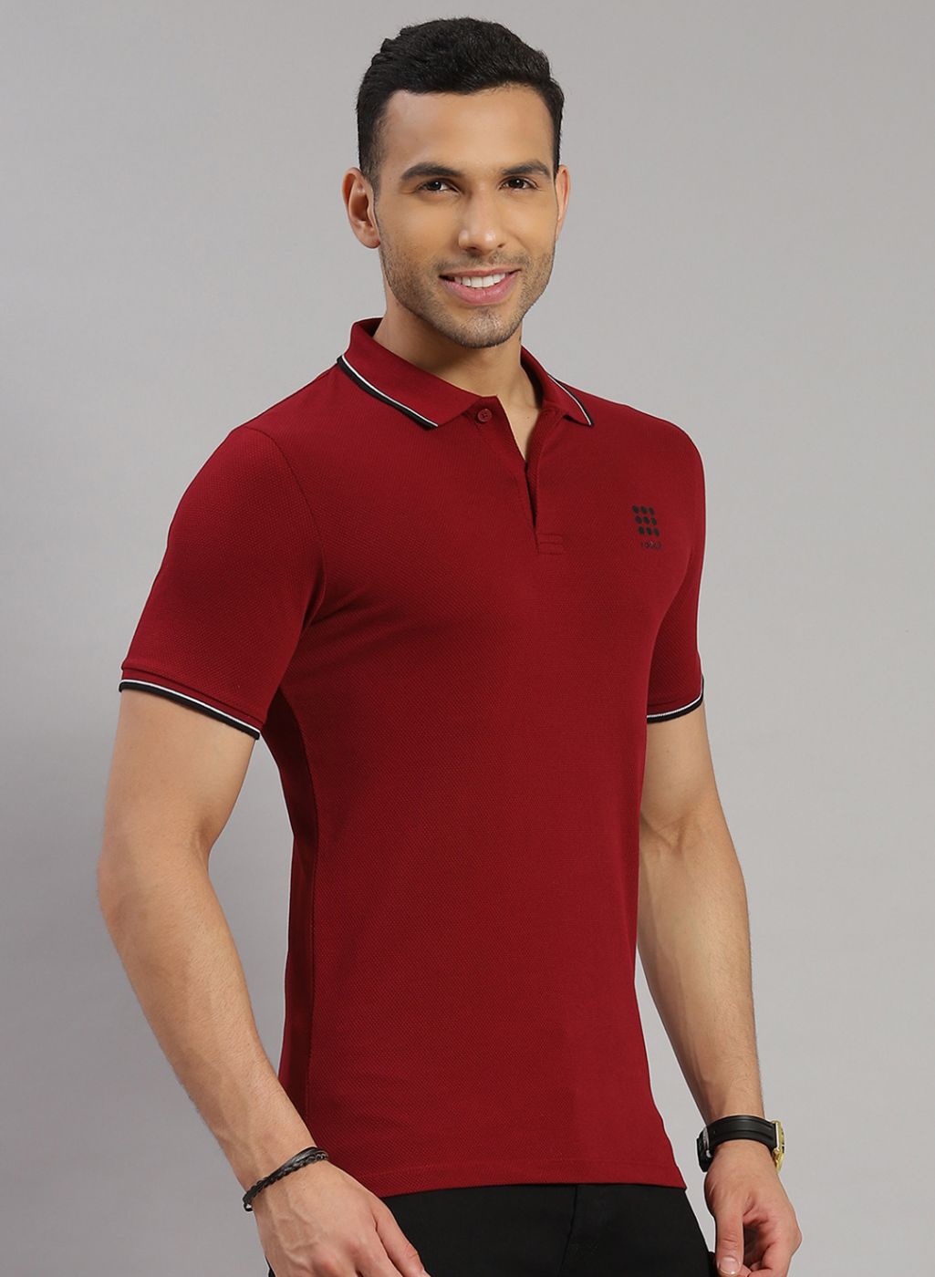 Men Maroon Solid T-Shirt