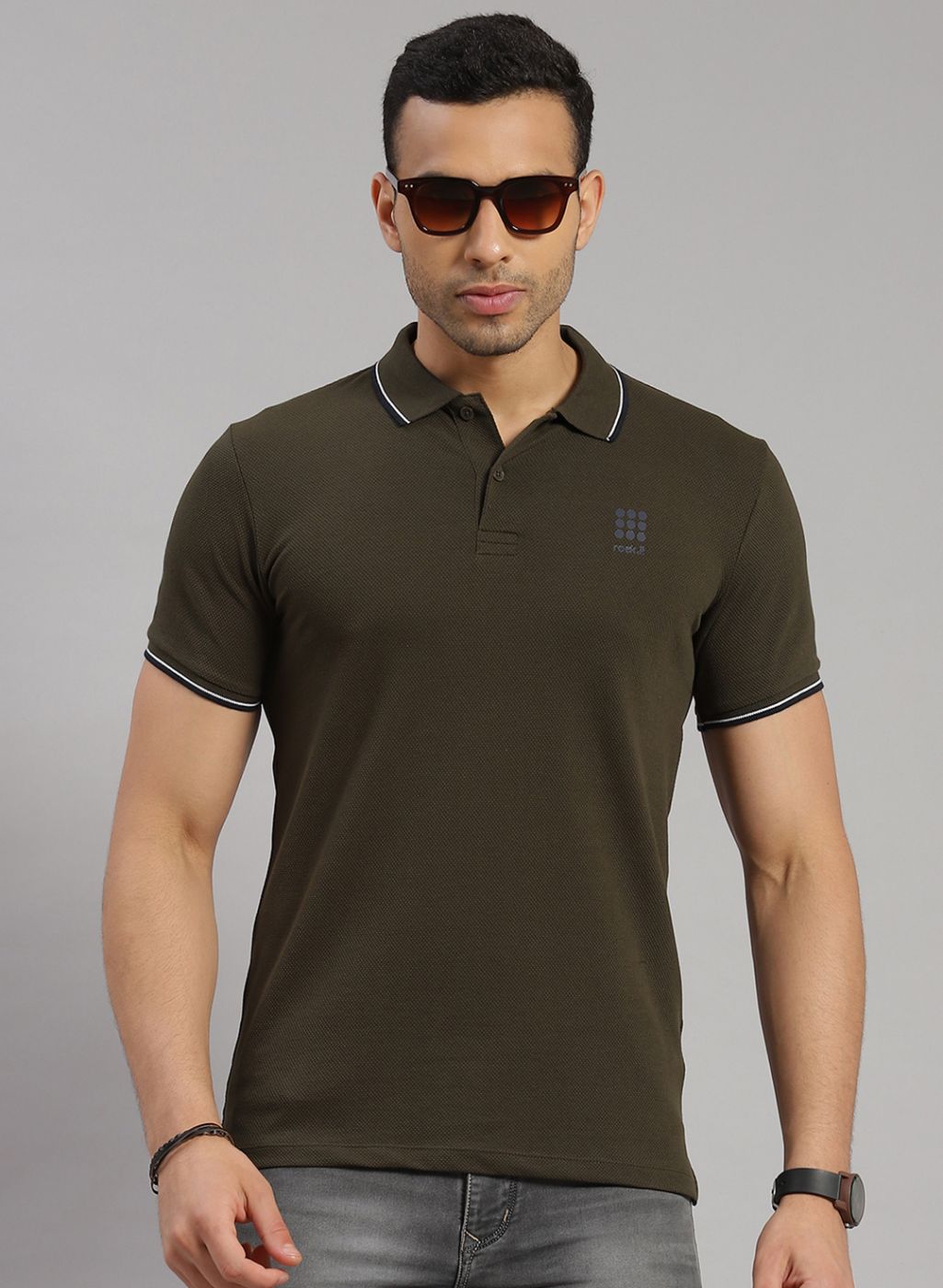 Men Olive Solid T-Shirt