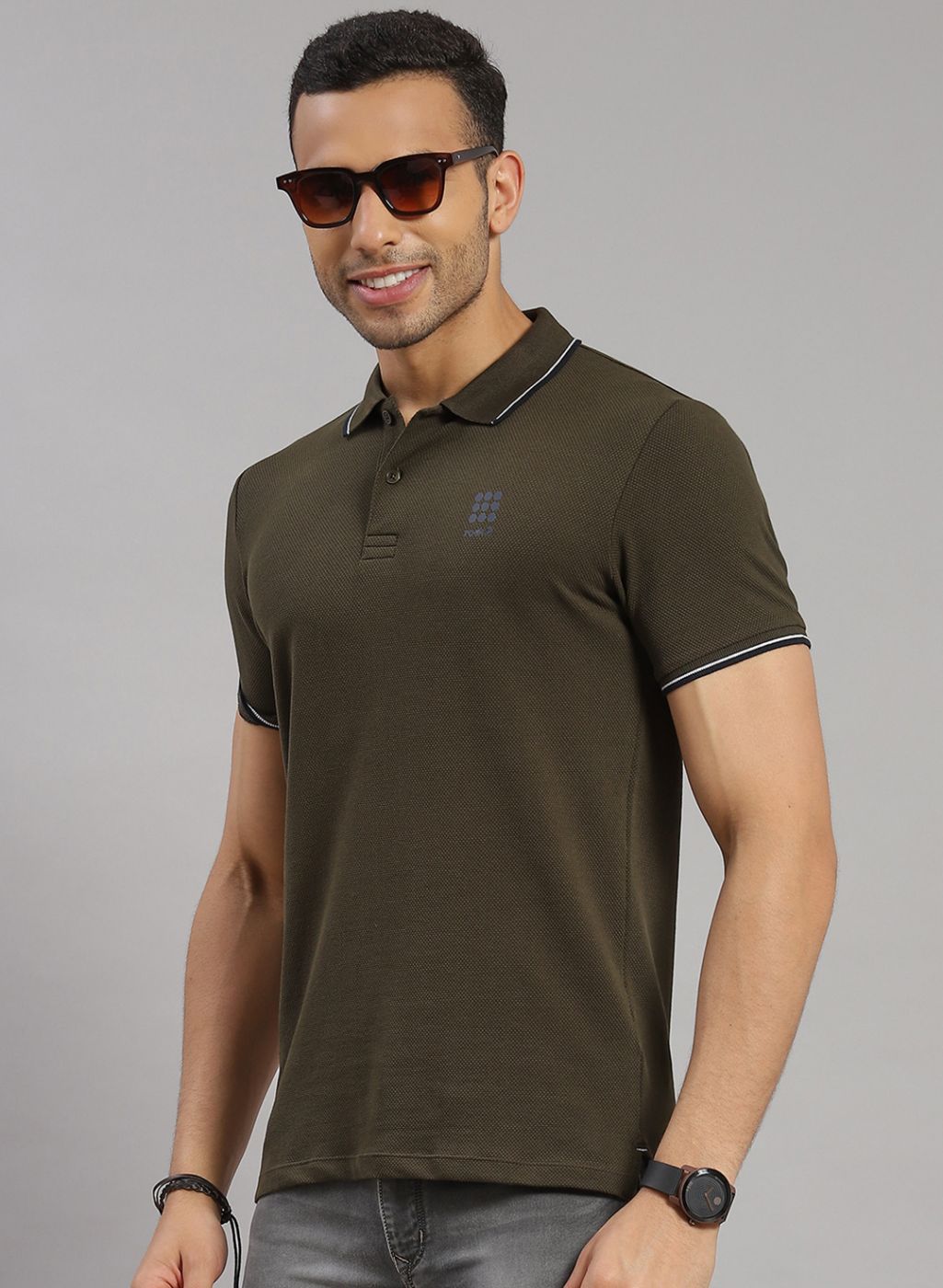 Men Olive Solid T-Shirt