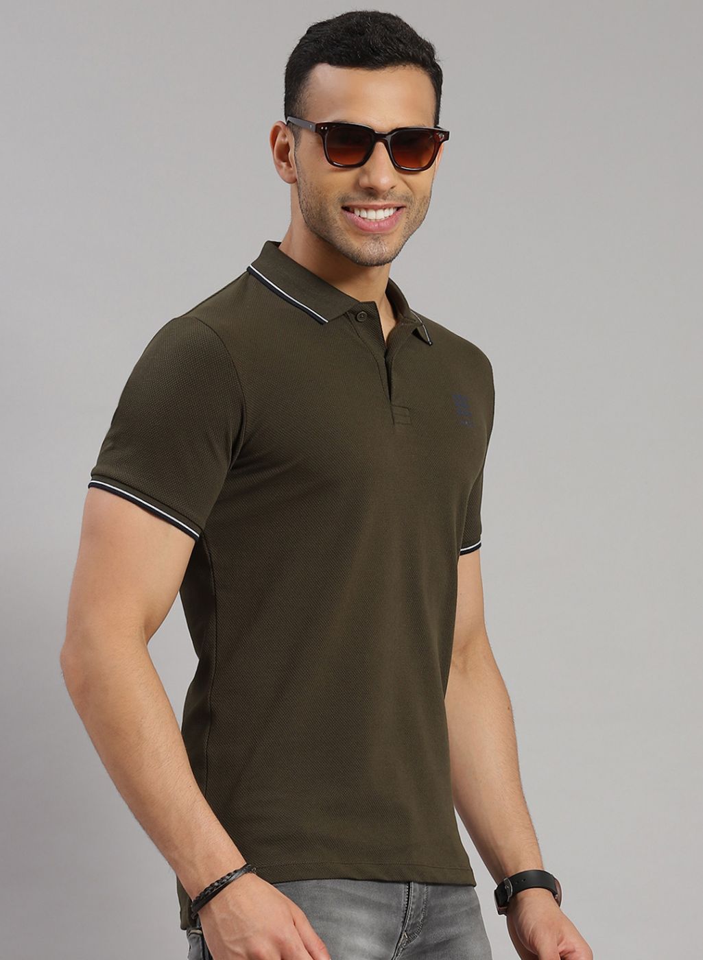 Men Olive Solid T-Shirt