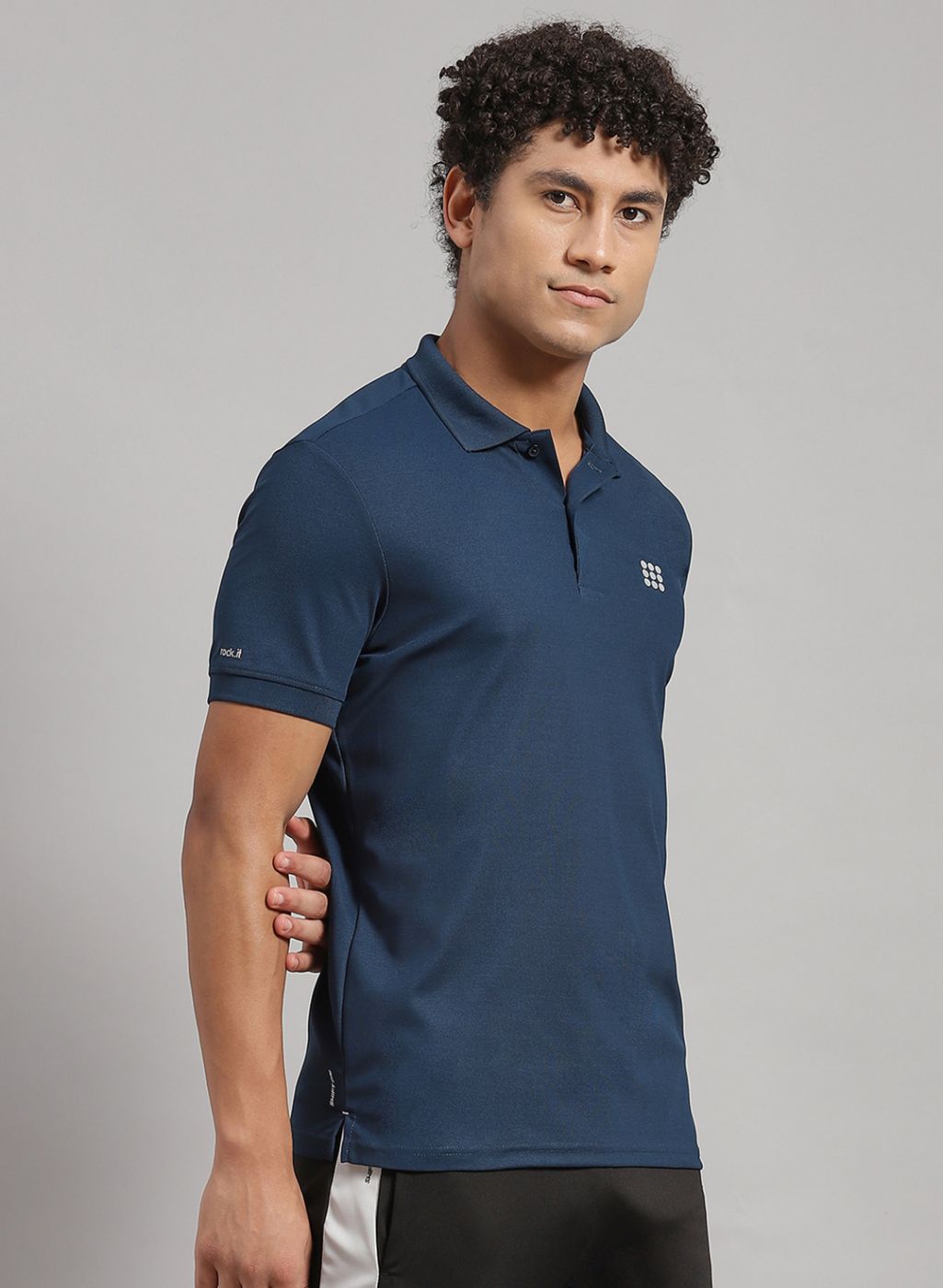 Men Blue Solid T-Shirt