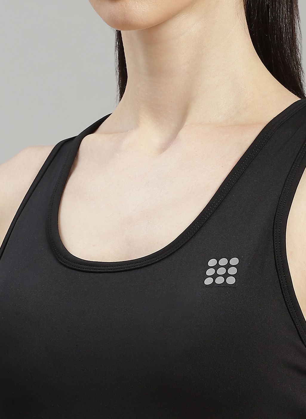 Women Black Solid Sports Bra