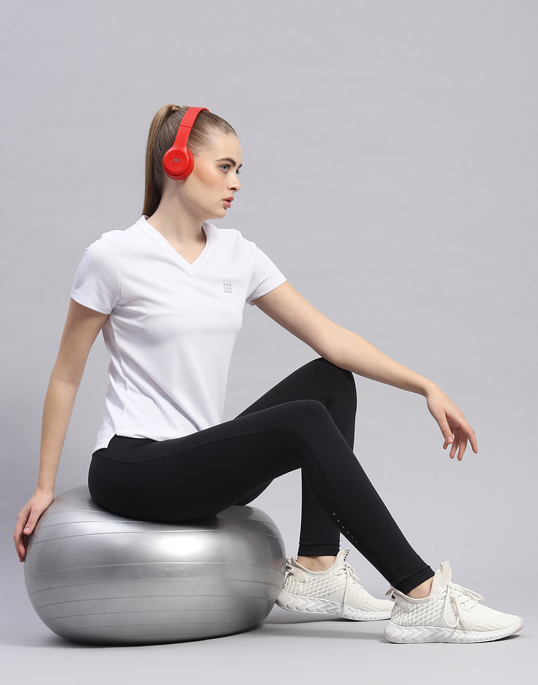 Women White Solid V Neck Half Sleeve Top