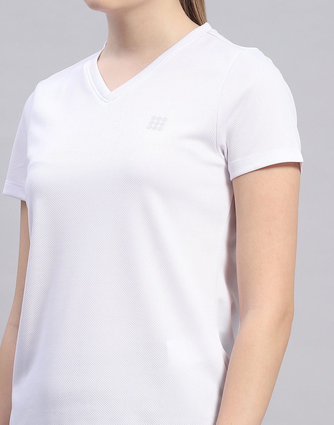 Women White Solid V Neck Half Sleeve Top
