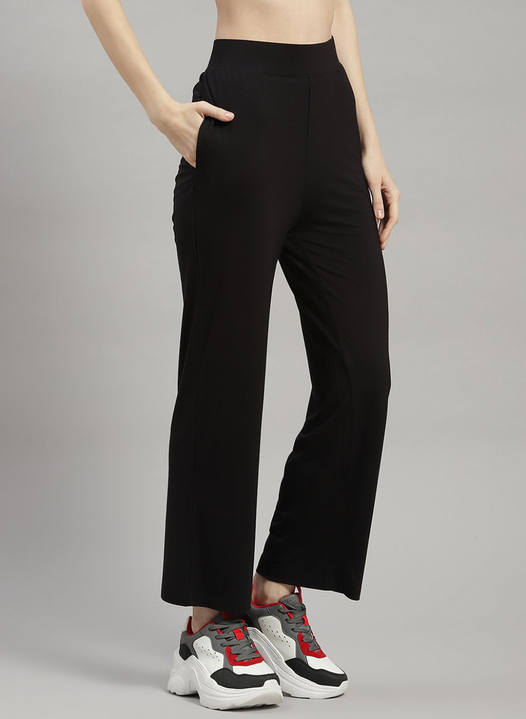 Women Black Solid Trackpant