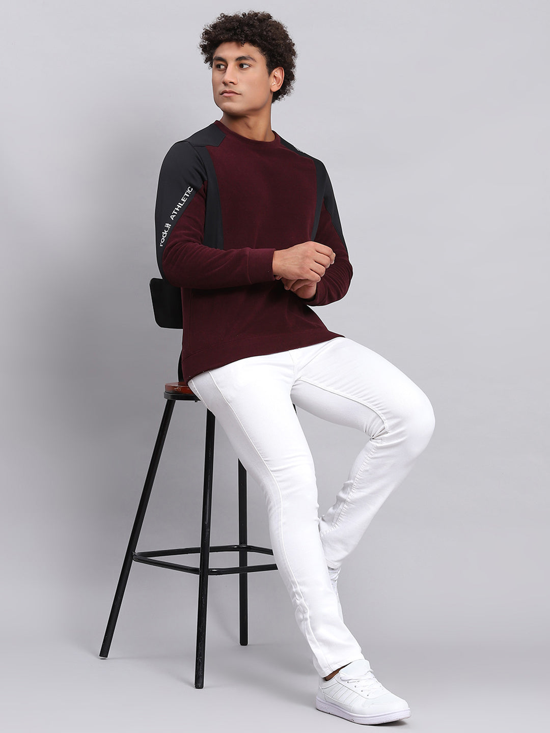 Men Maroon Solid Round Neck Full Sleeve Sweatshirt