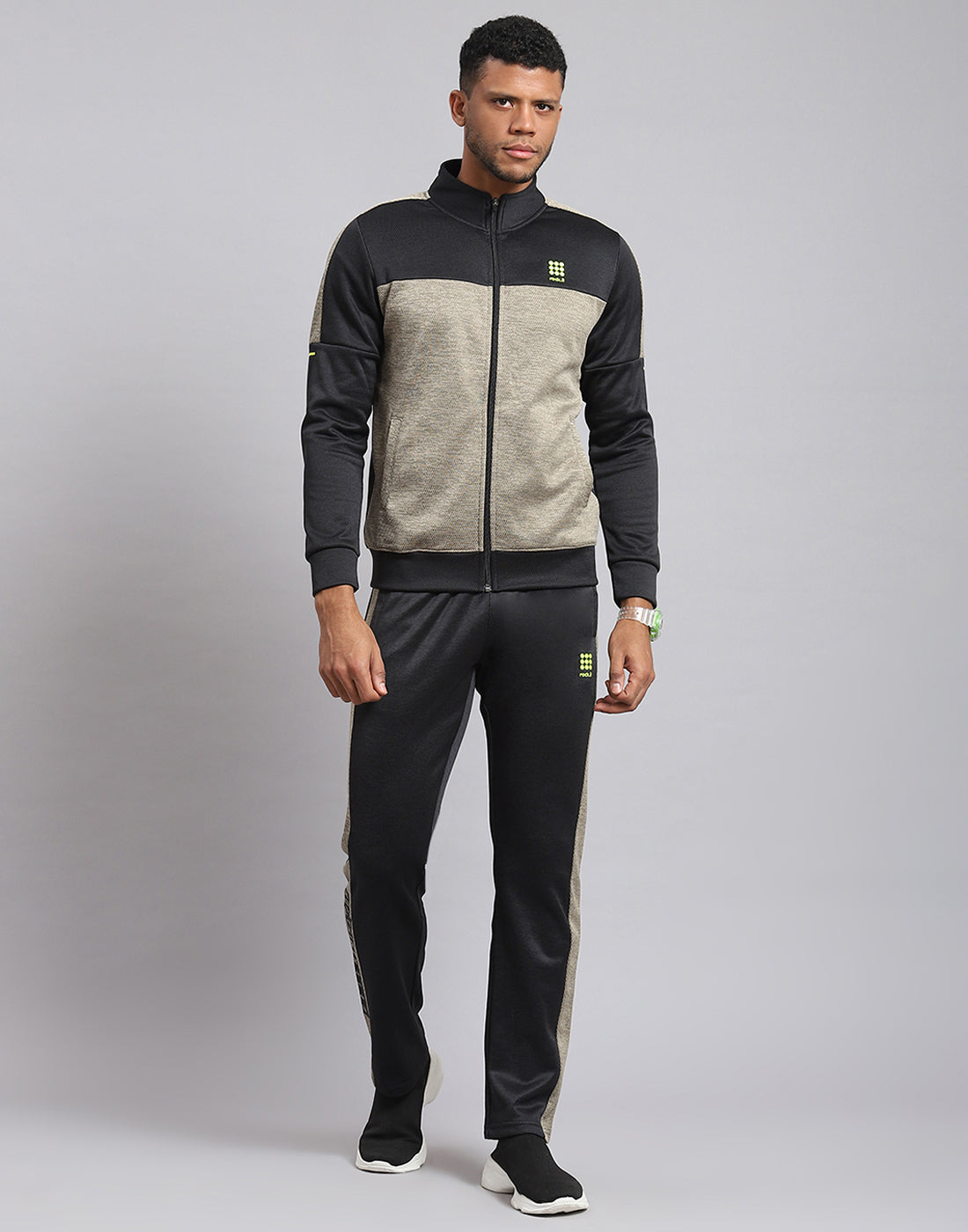 Men Black Solid Stand Collar Full Sleeve Tracksuit