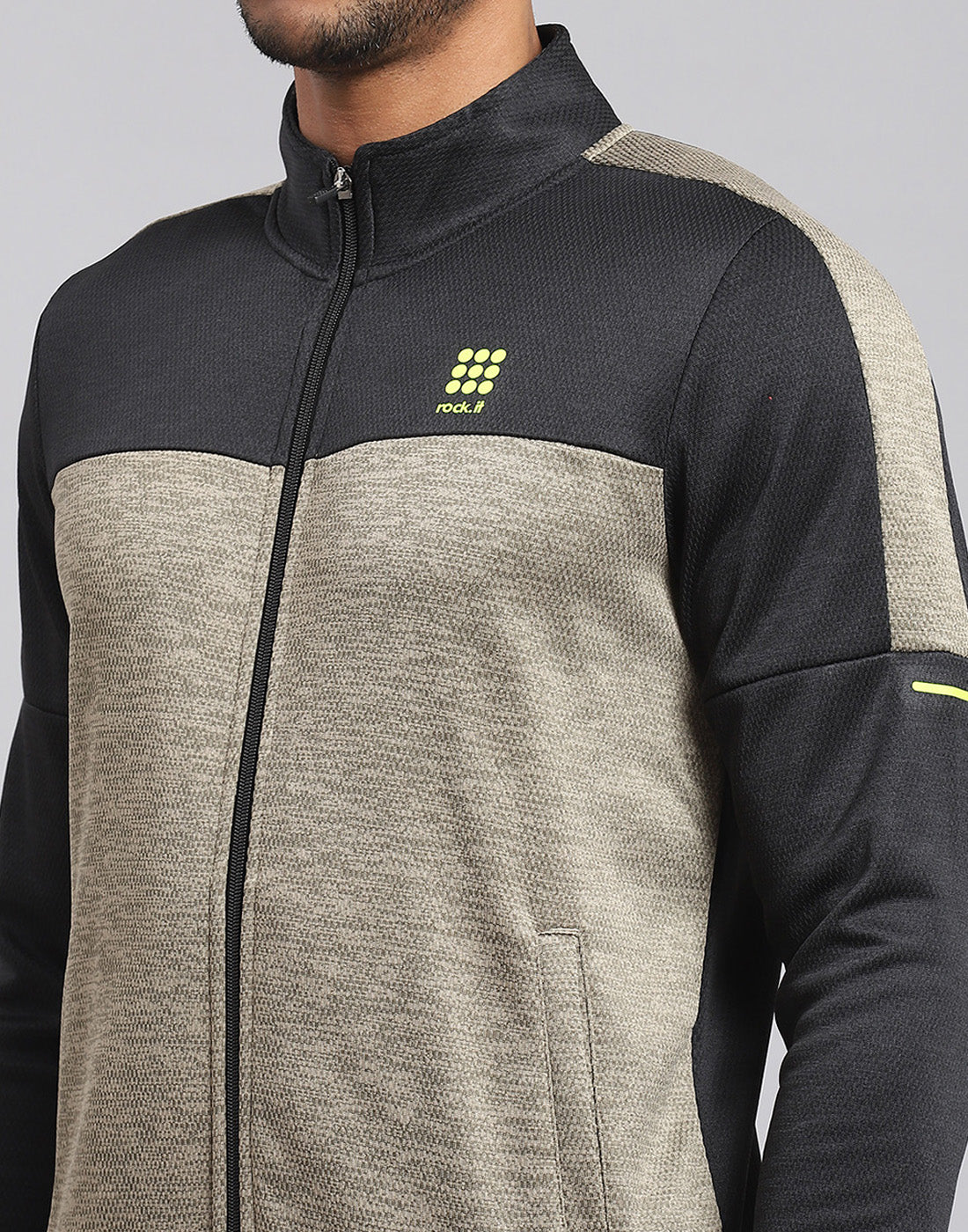 Men Black Solid Stand Collar Full Sleeve Tracksuit