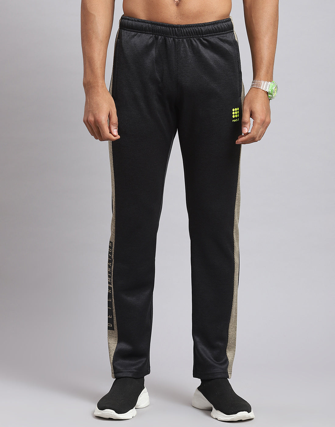 Men Black Solid Stand Collar Full Sleeve Tracksuit
