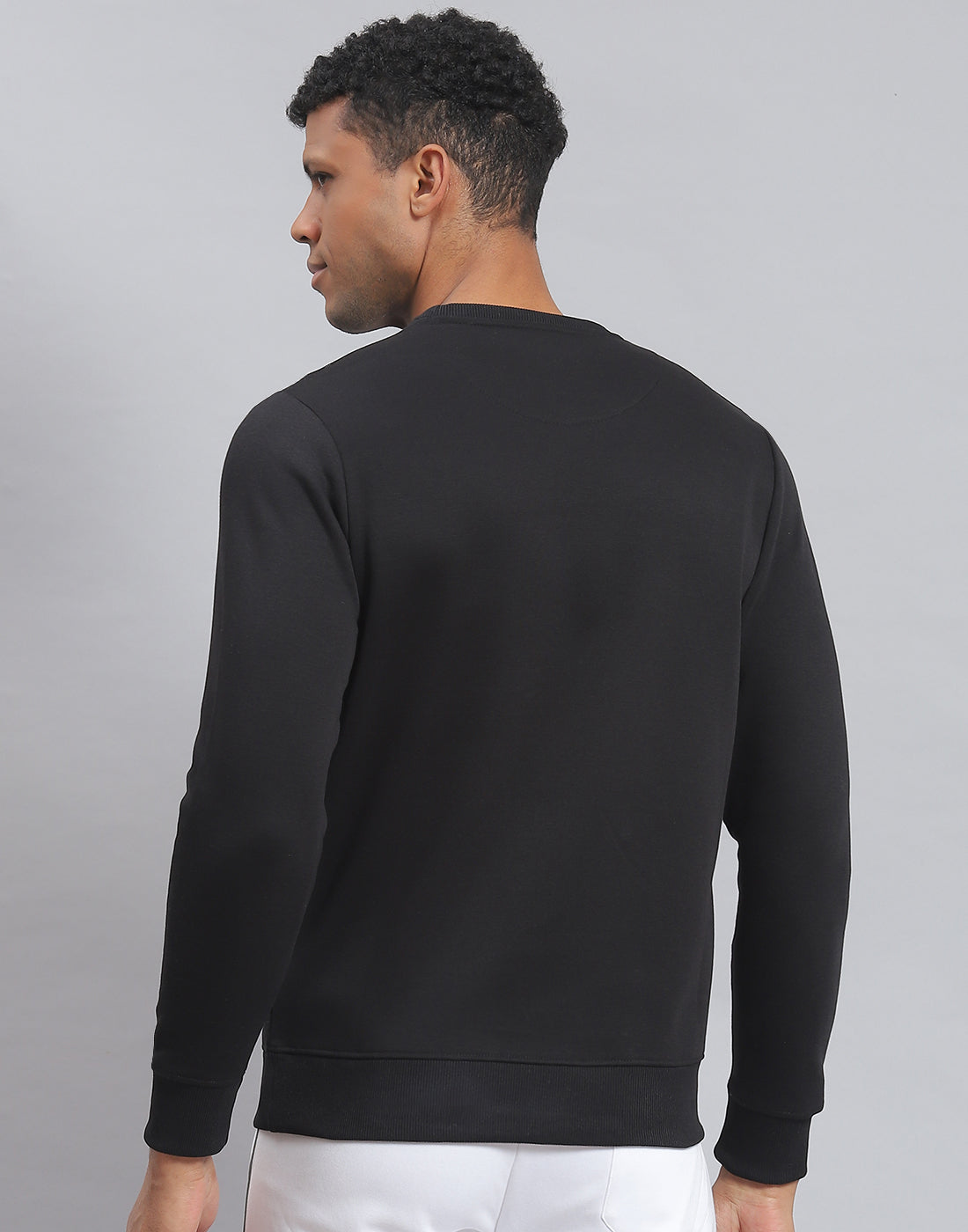 Men Black Solid Round Neck Full Sleeve Sweatshirt
